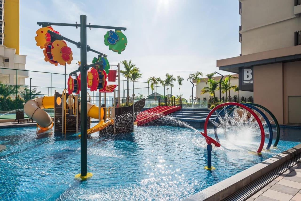 New Bali Seaview L 8 Pax L Kids Friendly L Water Theme Park L 5mins To Jonker L Kids Slide Apartment Malacca