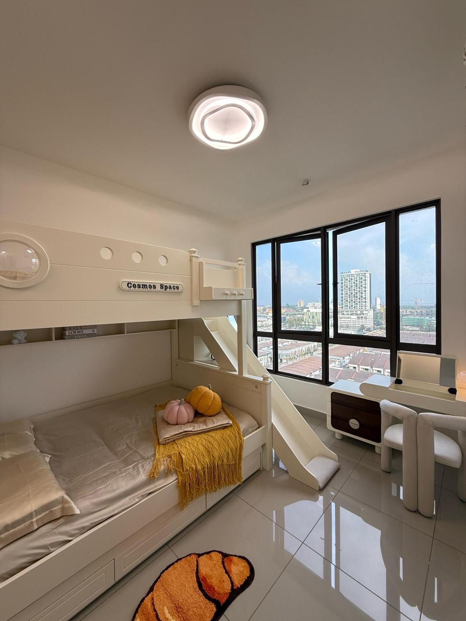 Apartment New Bali Seaview L 8 Pax L Kids Friendly L Water Theme Park L 5mins To Jonker L Kids Slide *